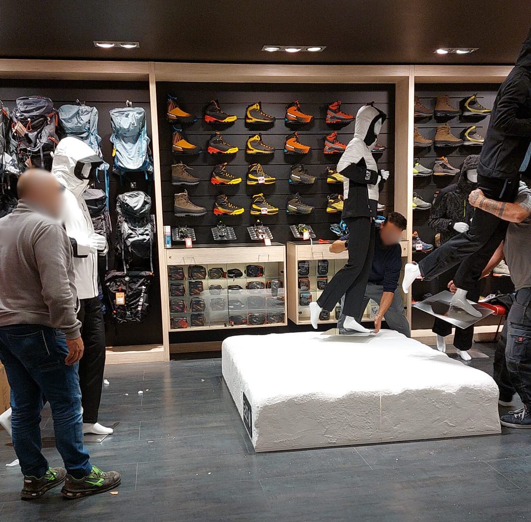 EA7 Winter Games on-site installation at Maxi Sport Merate