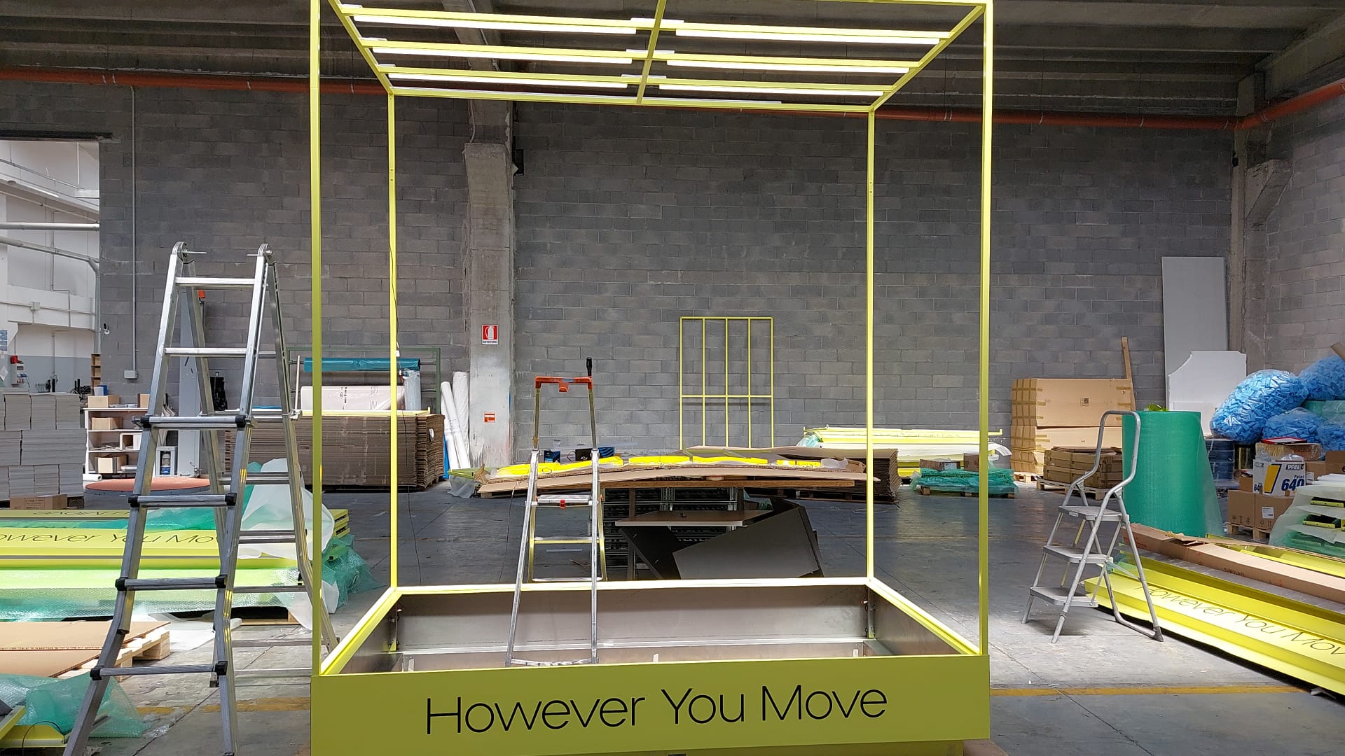 H&M Move display unit during production and pre-assembly in the workshop