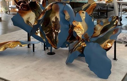 Pre-assembled sculptural floral composition for verification before packing and international shipment